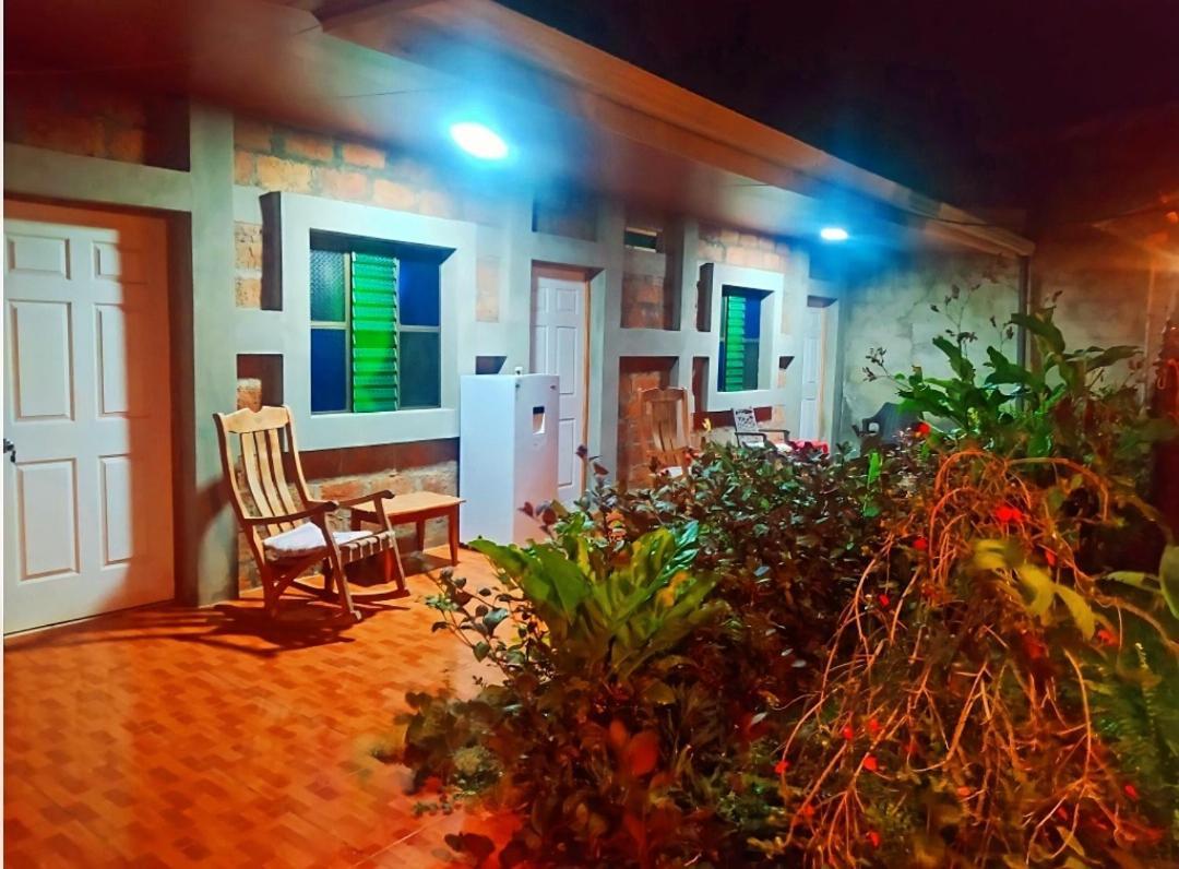Rustic House Hostel Мойогальпа Экстерьер фото
