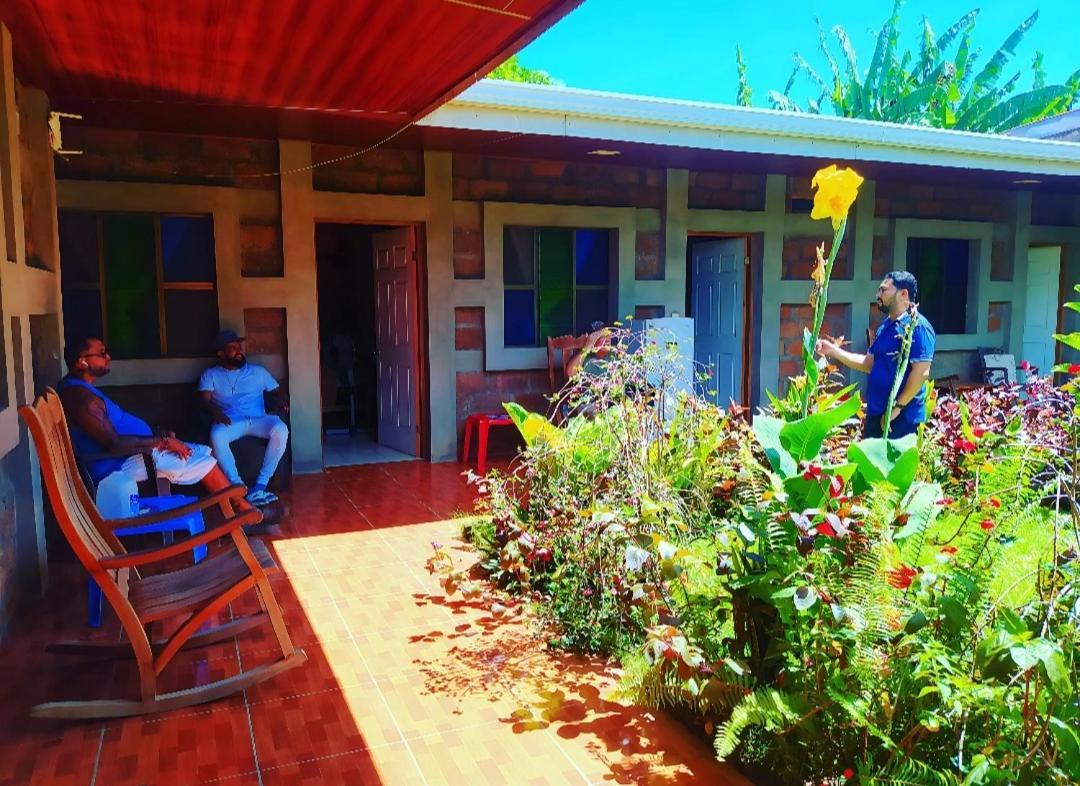 Rustic House Hostel Мойогальпа Экстерьер фото